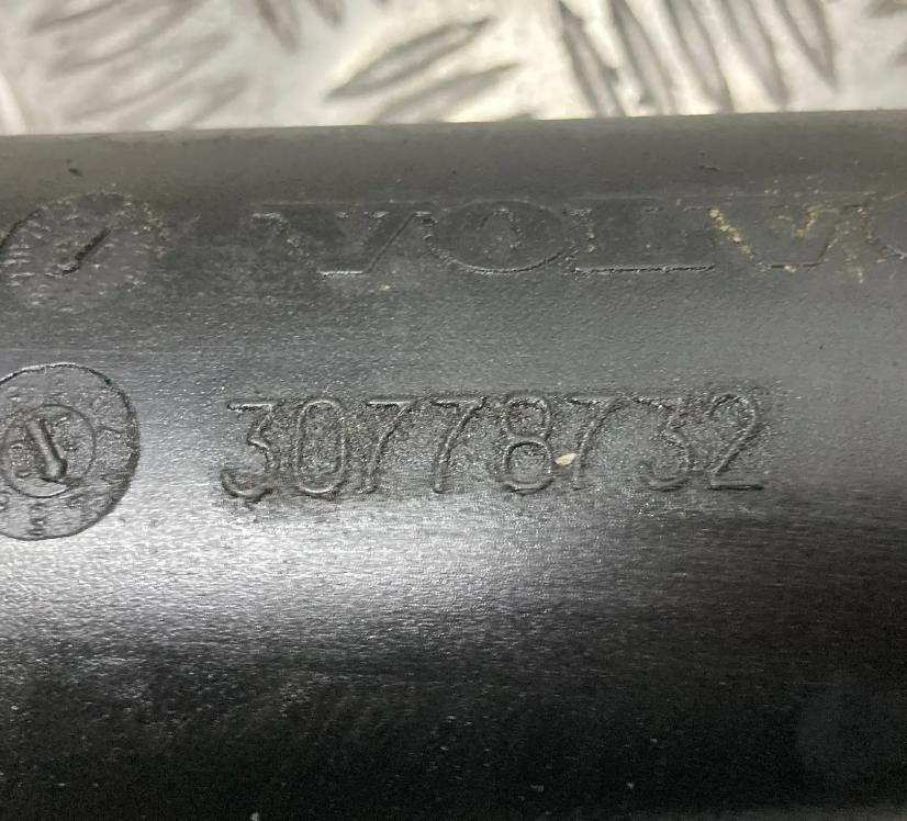 VOLVO V70 III 30778732 hadica