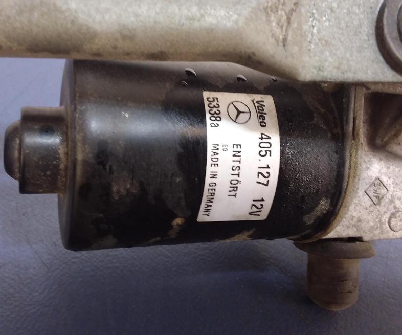 MERCEDES-BENZ  W245 2007 80kW W245  Mechanizmus stieračov predný 405.127 (Motorčeky stieračov predné) A1698202140