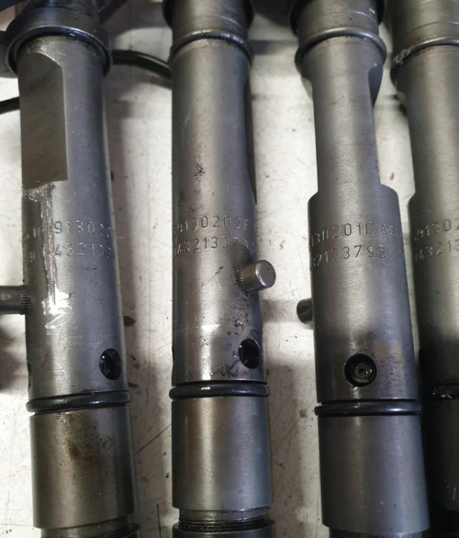 AUDI 2.5 TDI vstrekovače 059130201F 059130202F