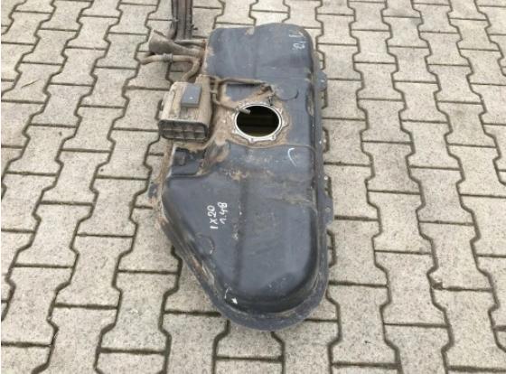 HYUNDAI IX20 10- 1.4 B benzín Nádrž paliva