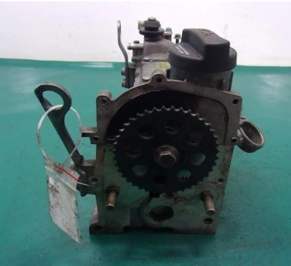 VOLKSWAGEN POLO 1.2 V6 Hlava valcov  03D103374F  ( poskodeny ventil - vackovy hriadel pridrety )