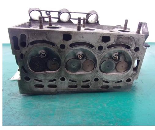 VOLKSWAGEN POLO 1.2 V6 Hlava valcov  03D103374F  ( poskodeny ventil - vackovy hriadel pridrety )