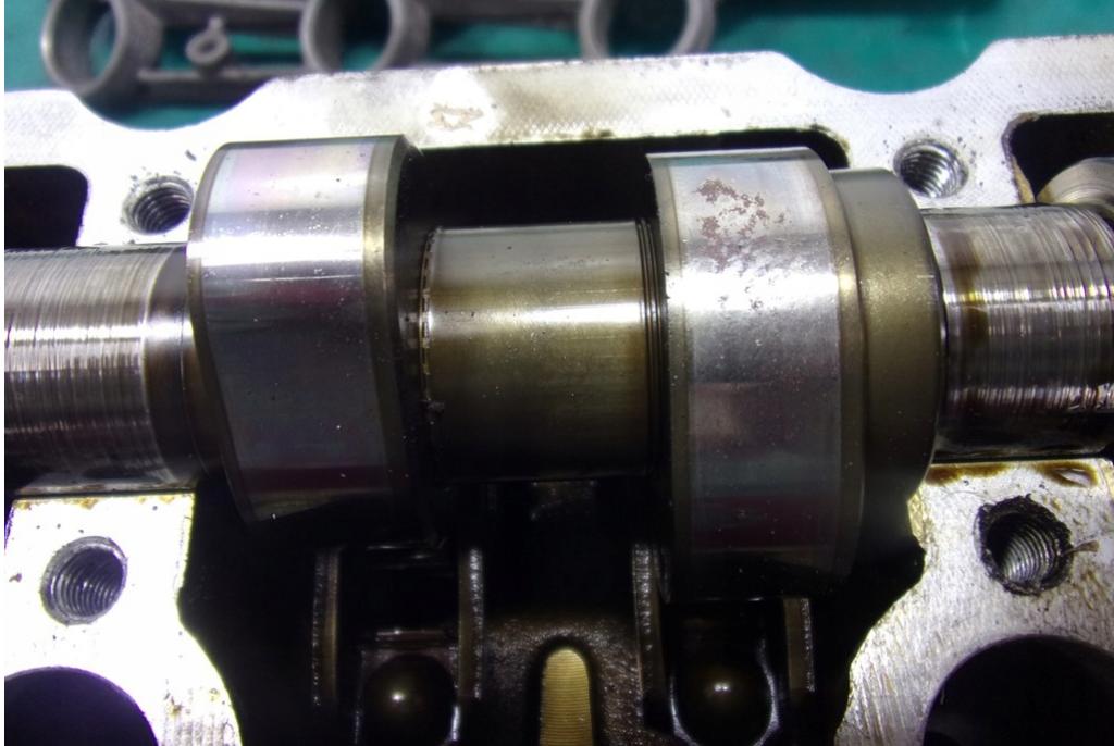 VOLKSWAGEN POLO 1.2 V6 Hlava valcov  03D103374F  ( poskodeny ventil - vackovy hriadel pridrety )