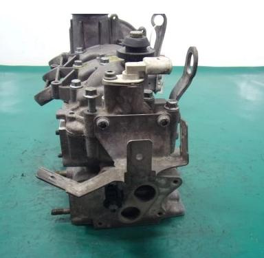 VOLKSWAGEN POLO 1.2 V6 Hlava valcov  03D103374F  ( poskodeny ventil - vackovy hriadel pridrety )