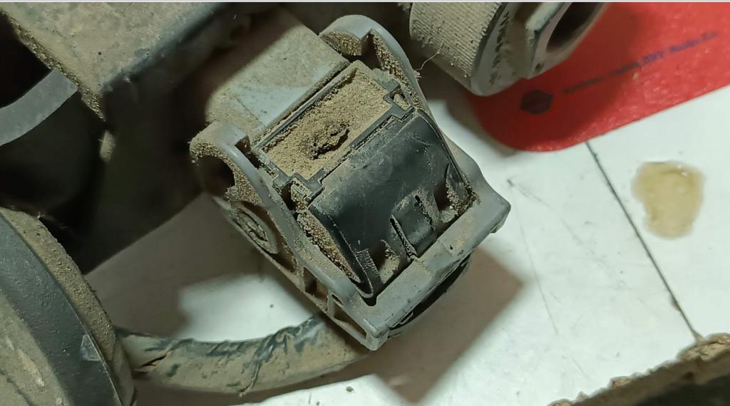 SCENIC 2 II El. ručná brzda 8200702092