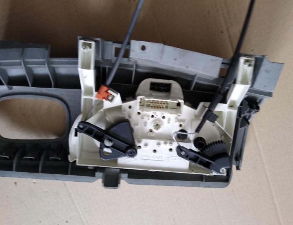 TRAFIC VIVARO PRIMASTAR  panel kurenia