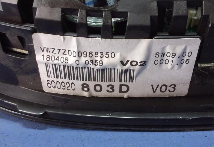 VW POLO IV 1,4 TDI prístrojovka-dislpej 6Q0920803D