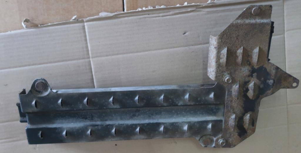 Mitsubishi Grandis 2.0 DID 136 HP 100 kW 2000 cm3 Chladič paliva