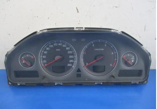 VOLVO S60 LIFT 2.4TD  prístrojovka/ budíky 8673802  30746102   (Prístrojové dosky, displeje) 