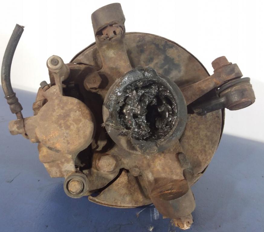 Isuzu Trooper 2.6 116 HP 85 kW 2600 cm3 náboj pravá