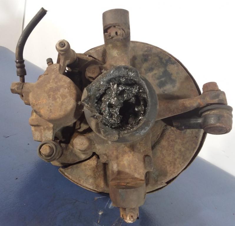 Isuzu Trooper 2.6 116 HP 85 kW 2600 cm3 náboj pravá