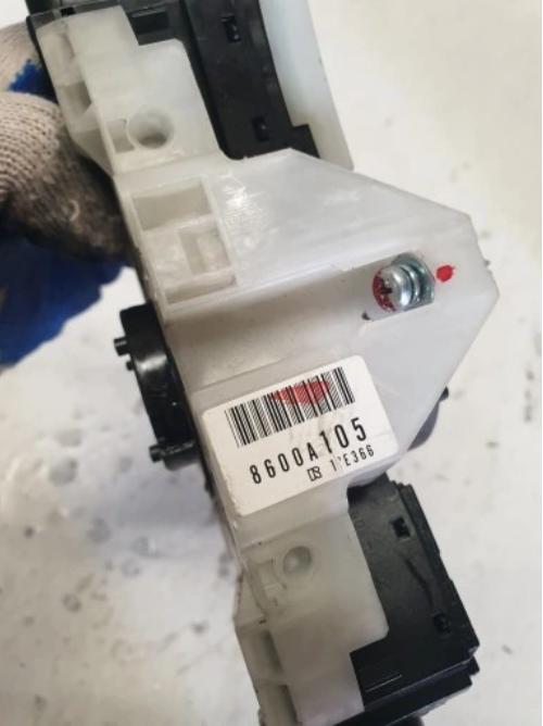 MITSUBISHI GRANDIS Prepínač združený 8600A105