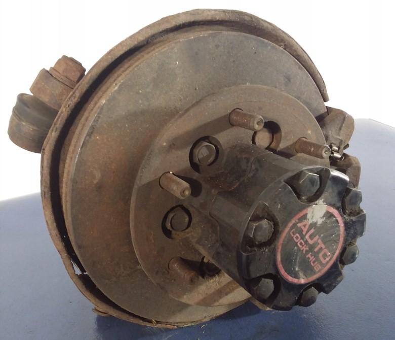 Isuzu Trooper 2.6 116 HP 85 kW 2600 cm3 náboj pravá