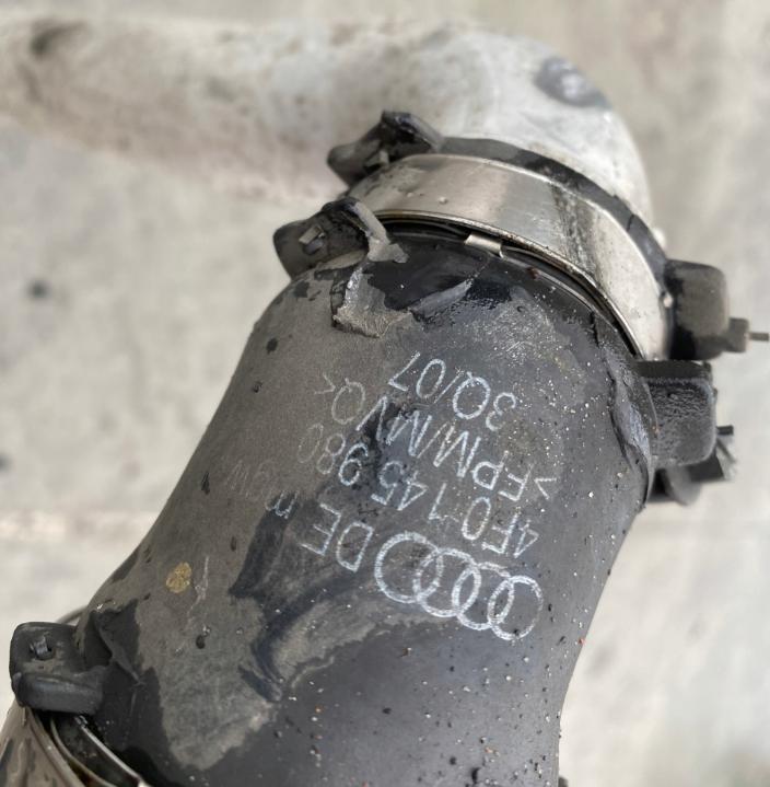 Audi A6 C6 rura turba 4f0145980