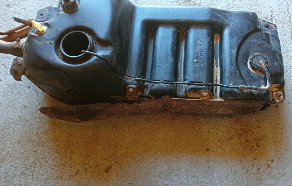 HYUNDAI TERRACAN 2.9 CRDI nádrž paliva 31150-H1031