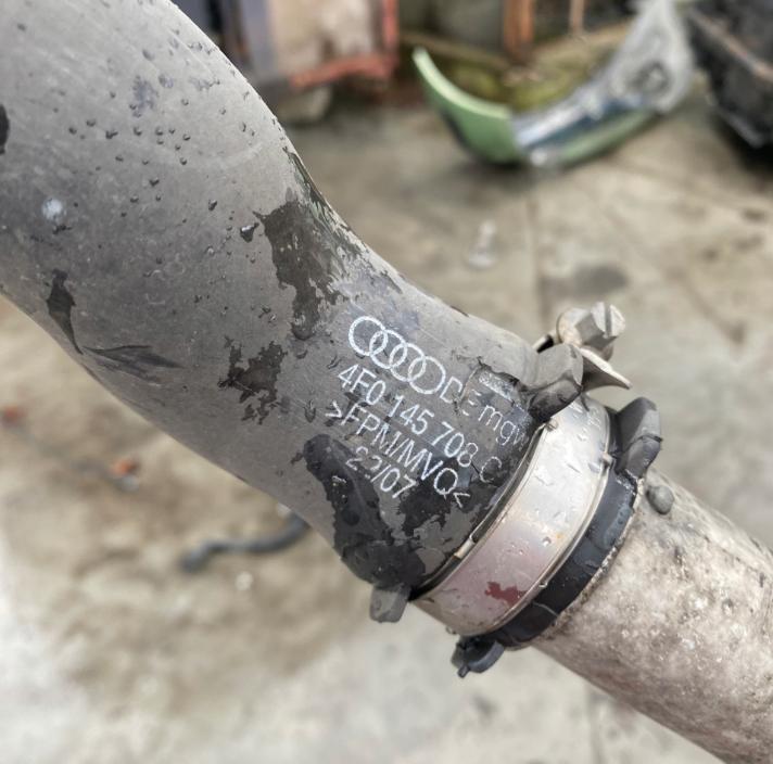 Audi A6 C6 rura turba 4f0145980