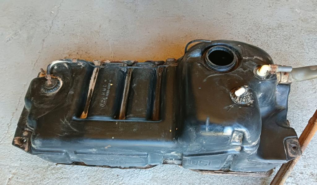 HYUNDAI TERRACAN 2.9 CRDI nádrž paliva 31150-H1031