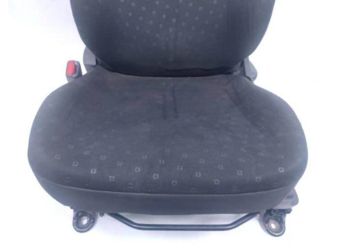 TOYOTA YARIS II 1 P9 (2005-2009) EUROPA Sedadlo predné ľavé (vodič)