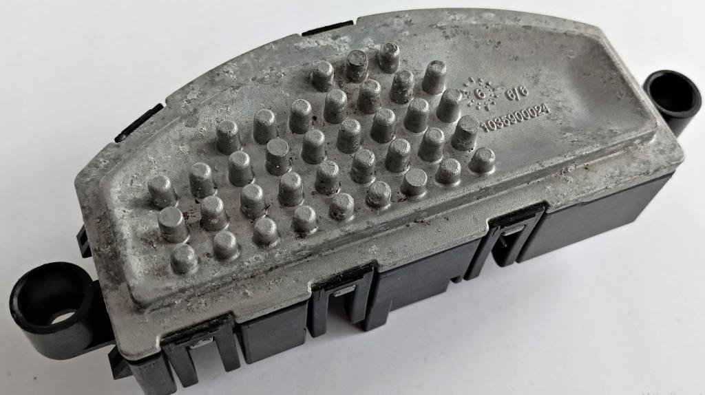 VW GOLF VII (5G1, BQ1, BE1, BE2) 2012 - 2022 1.4 TSI 90 kW 2012 - 2022 Odpor, rezistor kúrenia vzduchu 5Q0907521E