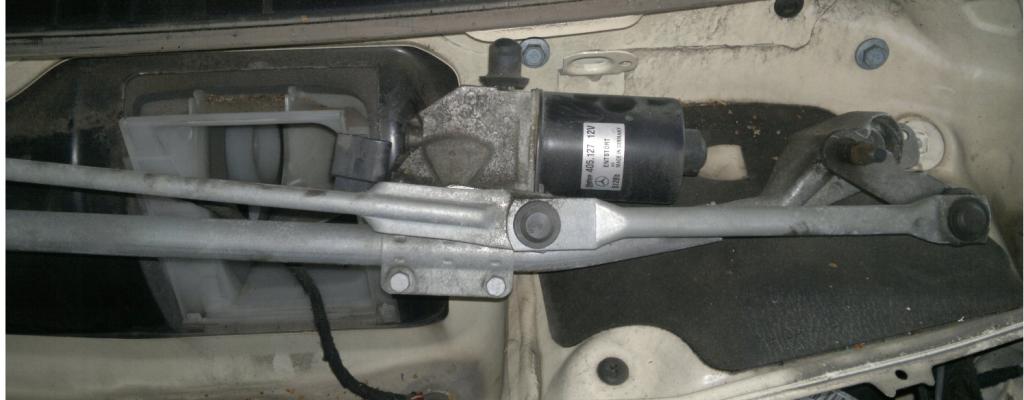 MERCEDES  Mechanizmus stieračov predný 405.127  (Motorčeky stieračov predné) A1698202140