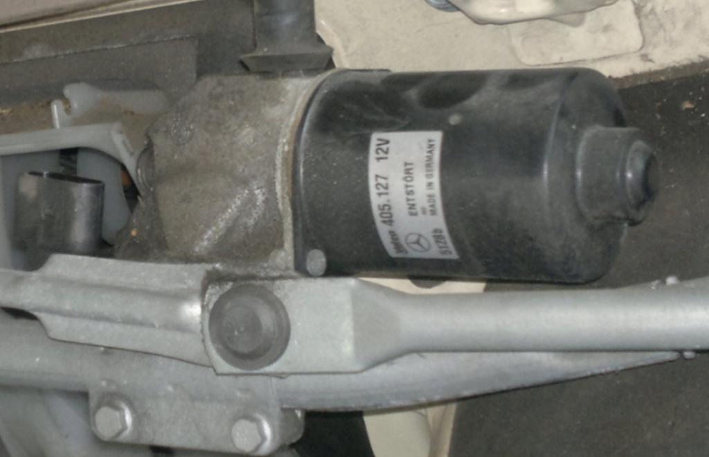 MERCEDES  Mechanizmus stieračov predný 405.127  (Motorčeky stieračov predné) A1698202140