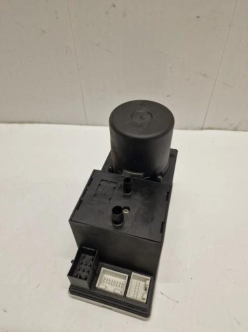 AUDI A4 B5 Centrálny zámok 8D0862257B