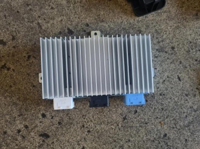 Citroen C5 Zosilňovač Hi-Fi 310413002706 