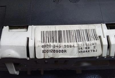 AUDI A4 B5 1,9TDI  Prístrojovka 8D0920900R (Prístrojové dosky, displeje)
