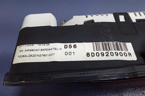 AUDI A4 B5 1,9TDI  Prístrojovka 8D0920900R (Prístrojové dosky, displeje)