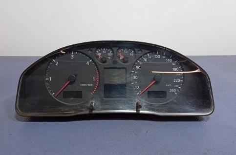 AUDI A4 B5 1,9TDI  Prístrojovka 8D0920900R (Prístrojové dosky, displeje)