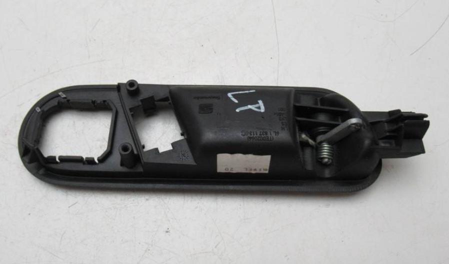 Seat Ibiza III 6L    kľučka predný ľavá strana vnútorná 6L1837113C