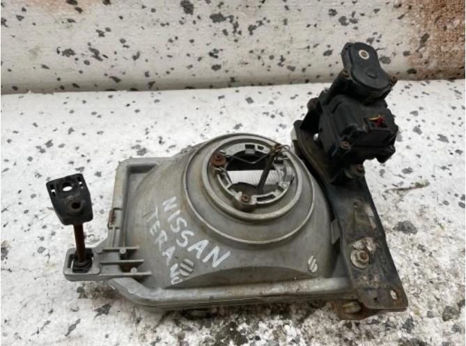 NISSAN TERRANO I Svetlo predné pravé