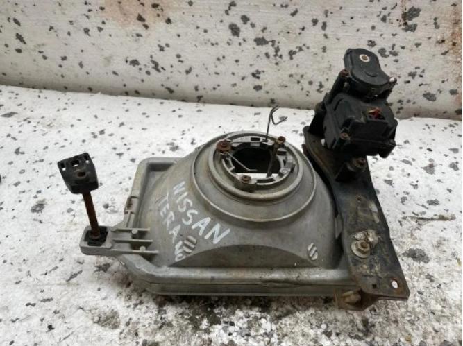 NISSAN TERRANO I Svetlo predné pravé