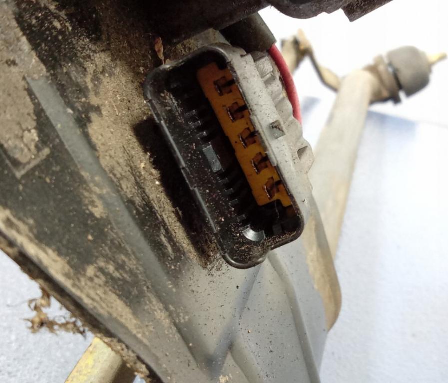 Dacia Logan 1.4 8V 75 HP 55 kW 1400 cm3 Mechanizmus stieračov