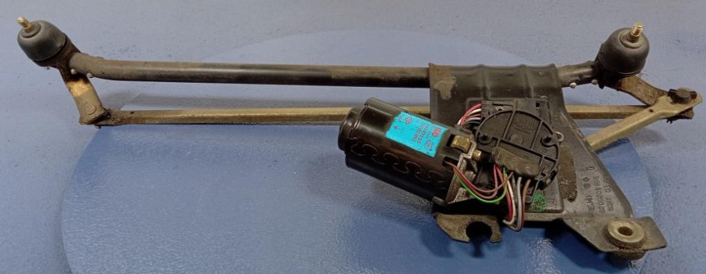 Dacia Logan 1.4 8V 75 HP 55 kW 1400 cm3 Mechanizmus stieračov