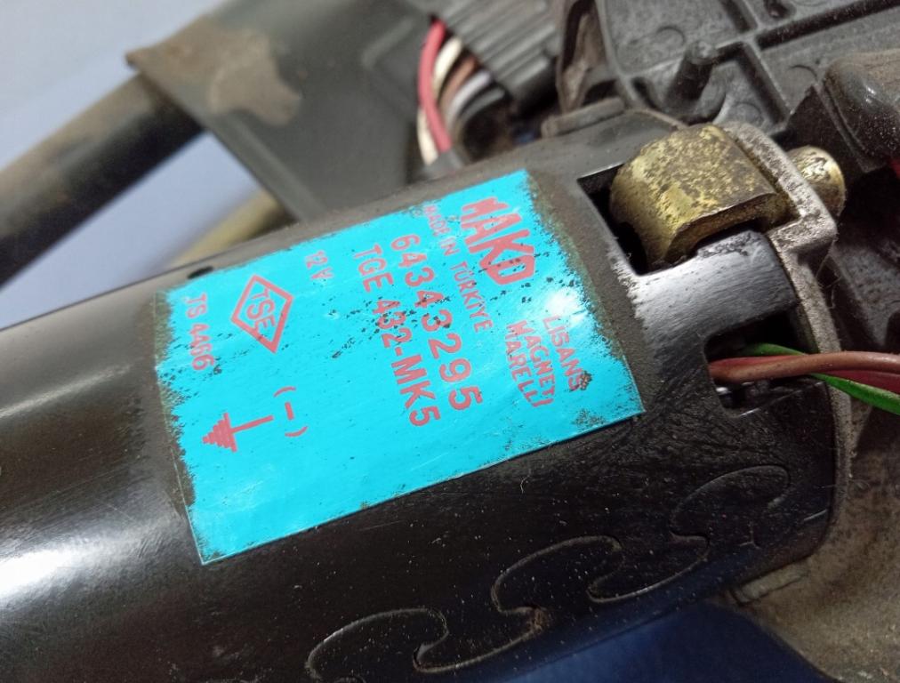 Dacia Logan 1.4 8V 75 HP 55 kW 1400 cm3 Mechanizmus stieračov