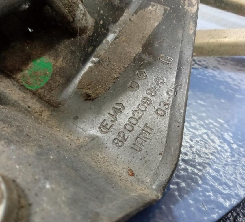 Dacia Logan 1.4 8V 75 HP 55 kW 1400 cm3 Mechanizmus stieračov