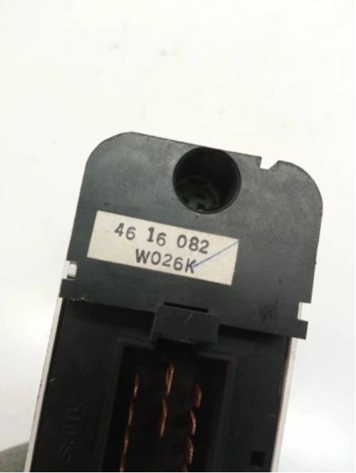 Saab 9-5 Prepínač okien a spätných zrkadiel 4616082
