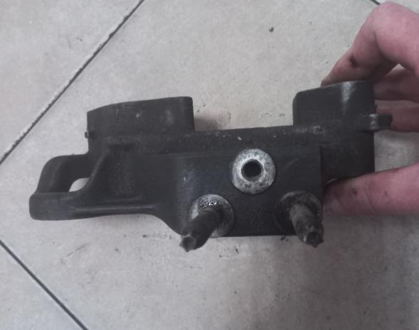 FORD FUSION 1.4 TDCI  drziak motora 2S616030BB