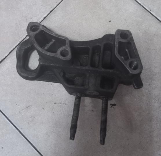 FORD FUSION 1.4 TDCI  drziak motora 2S616030BB