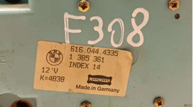 BMW III 3 E30 Prístrojová doska 1385361 616.044.4335 MOTOMETER