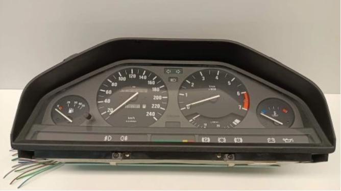 BMW III 3 E30 Prístrojová doska 1385361 616.044.4335 MOTOMETER