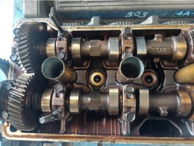 AVENSIS T22 1.6 16V Hlava motora 4AFE