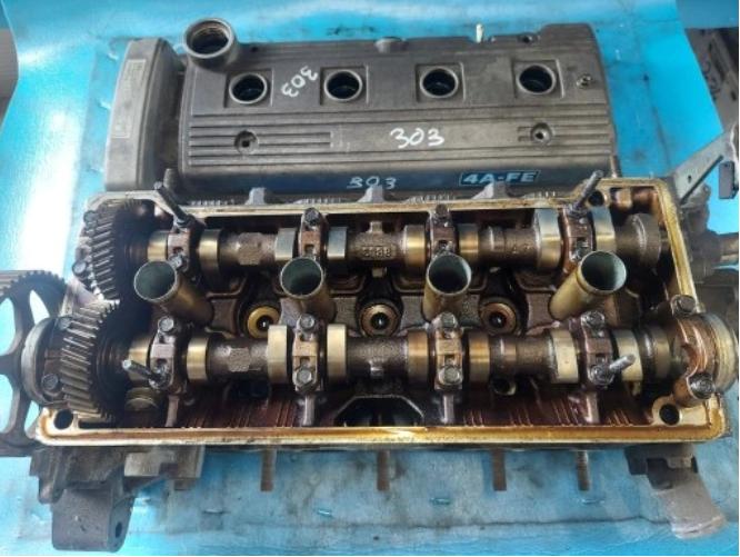 AVENSIS T22 1.6 16V Hlava motora 4AFE