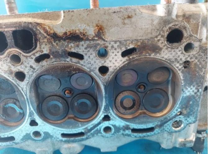 AVENSIS T22 1.6 16V Hlava motora 4AFE