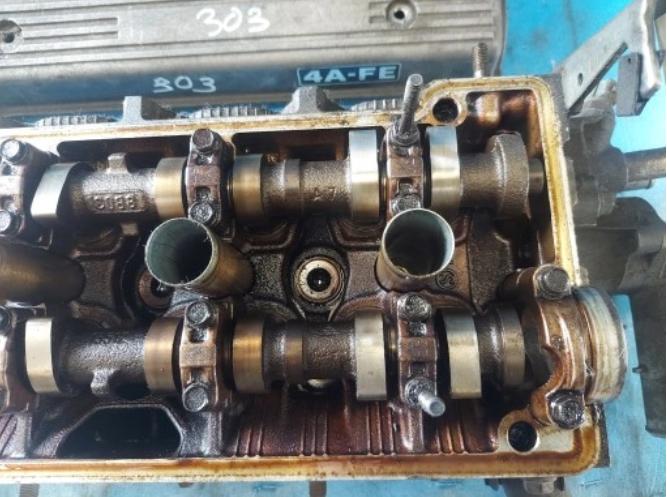 AVENSIS T22 1.6 16V Hlava motora 4AFE