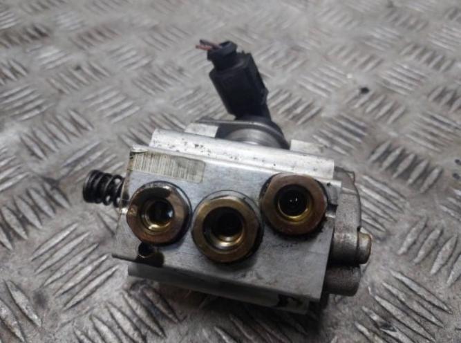 AUDI A3 8P 2.0 FSI Pumpa paliva 06D127026J