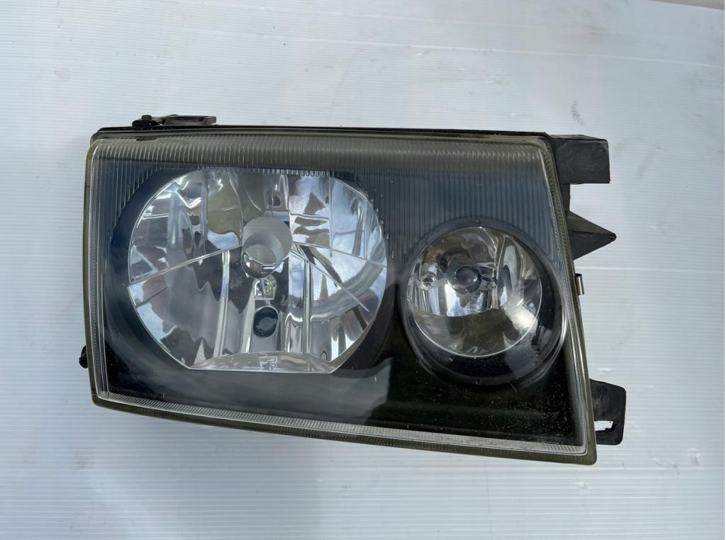 NISSAN TERRANO II LIFT Svetlo predné pravé EUROPA