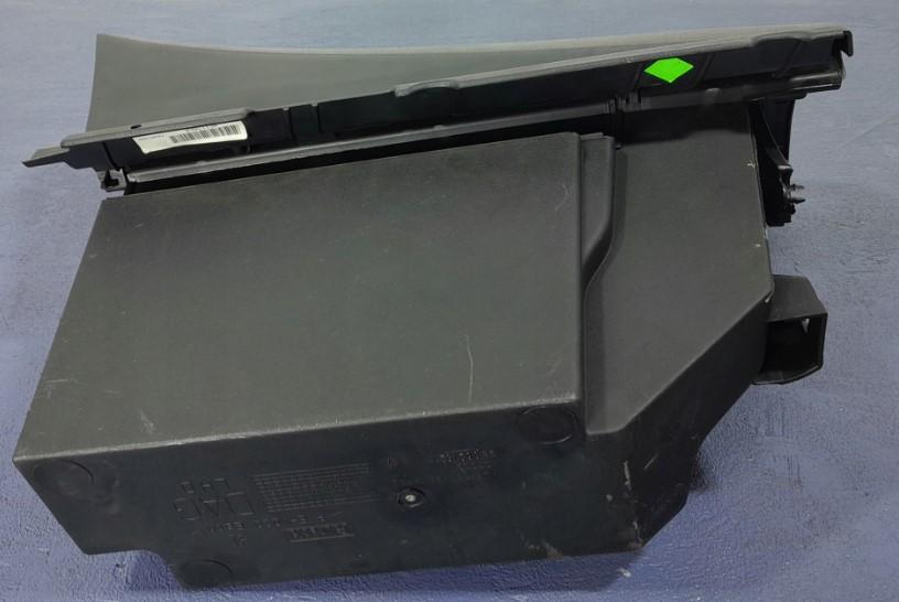 PEUGEOT 207 Priehradka, kastlík spolujazdca