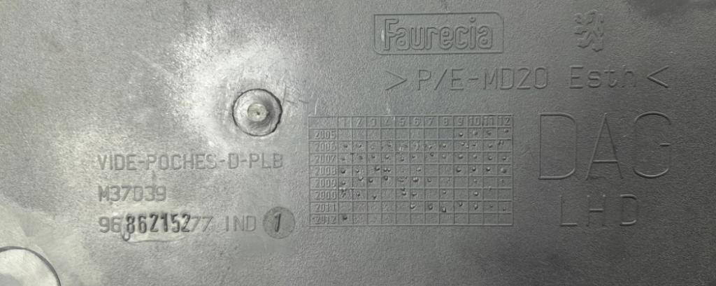 PEUGEOT 207 Priehradka, kastlík spolujazdca